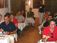 Una veintena de personas se inician en la cata de vinos