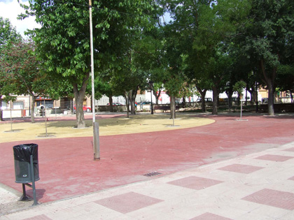 El Parque Municipal de Miguel Esteban contin&uacute;a mejorando su  aspecto 