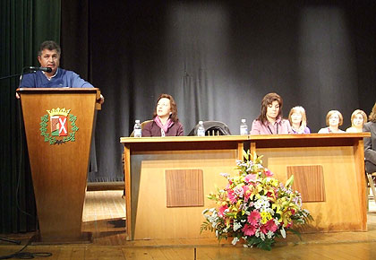 Miguel Esteban reconoce el mérito de las primeras mujeres tituladas superiores del municipio Miguel Esteban reconoce el mérito de las primeras mujeres tituladas superiores del municipio