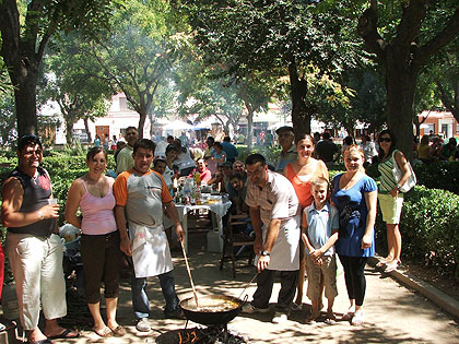 Unas 2.000 personas participaron en las tradicionales calderetas de la Feria de Miguel Esteban 